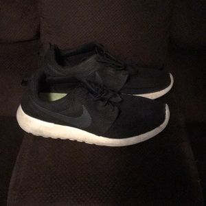 Men’s Nike roshes size 8.5, black, grey and white